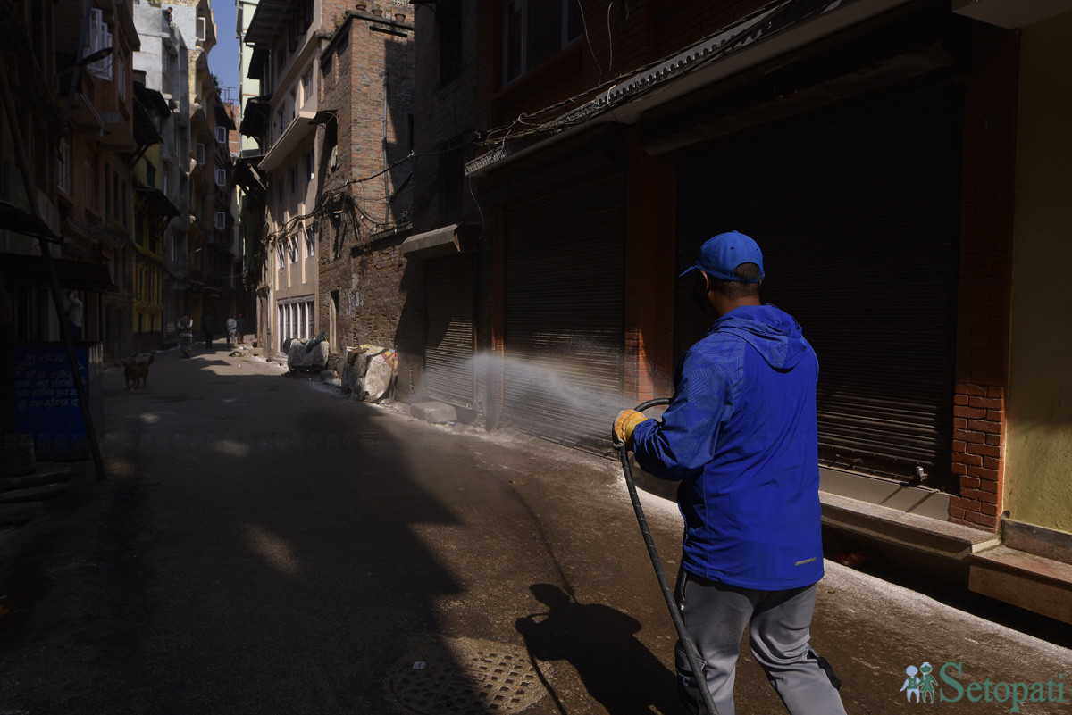 https://raracms.setopati.com/uploads/shares/2020/sujita/spray at kathmandu/Disinfection spraying (1).JPG